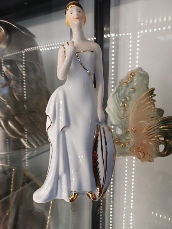 KPM  Flapper Statue