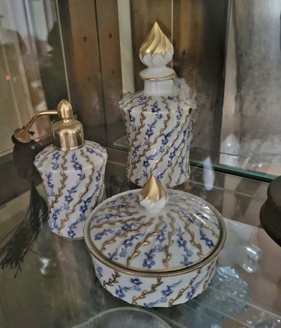 Limoges Boudoir Set as is