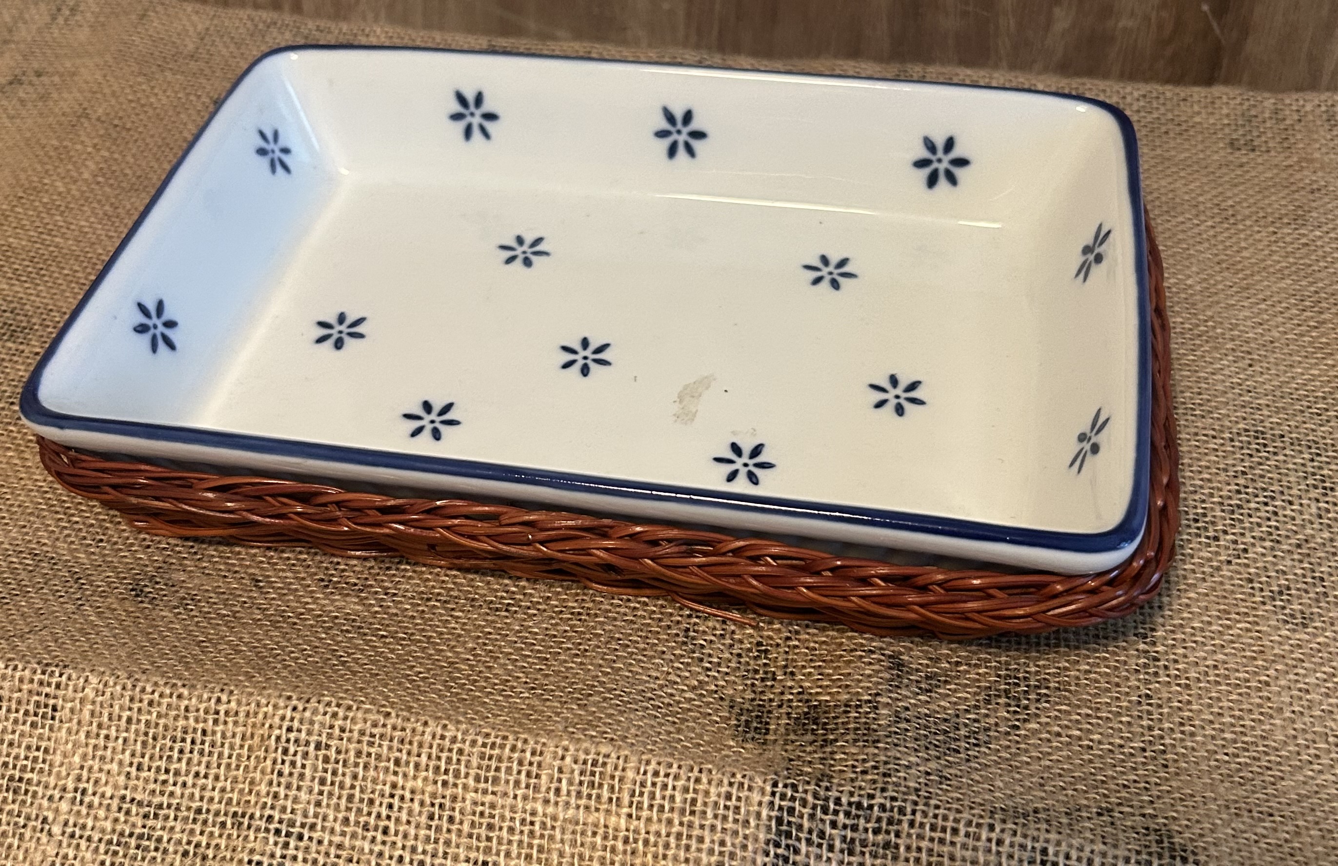 Vtg Small ceramic dish w/ wicker tray