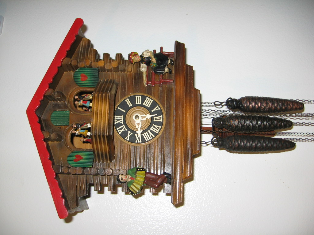 1-day Cuckoo Clock, Vingage figurines*