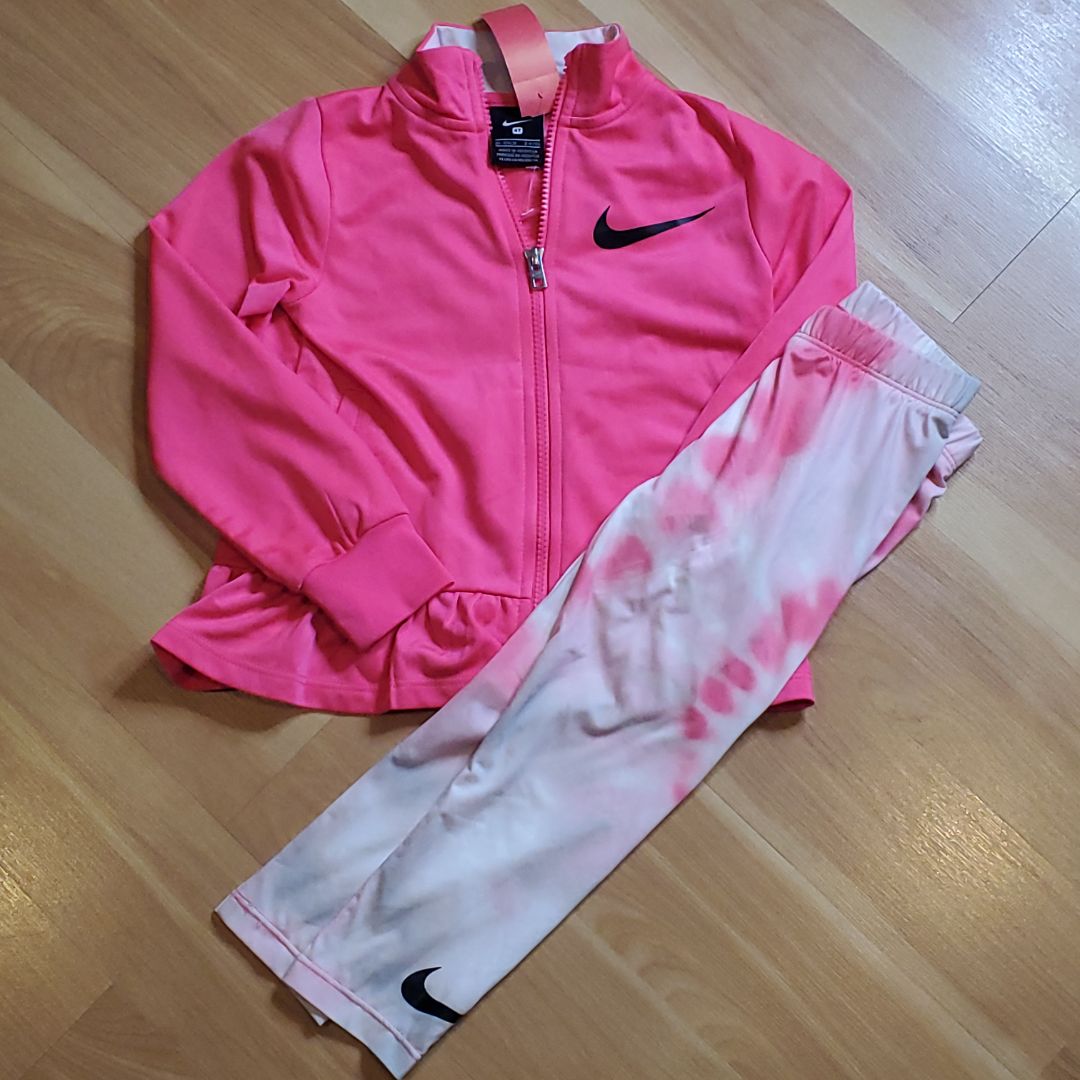 Nike 2 Piece SET, 4
