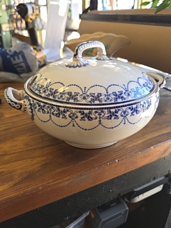 Nipon soup tureen