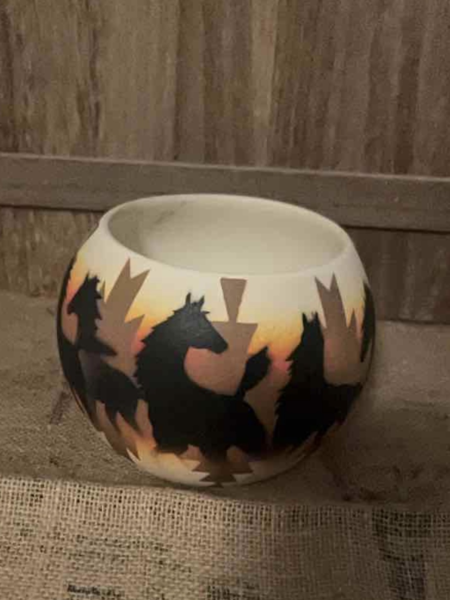 Hozoni Native American -Signed vase